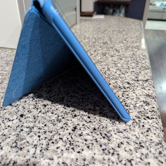 Amazon Tablet Bundle - Picture 7 of 16